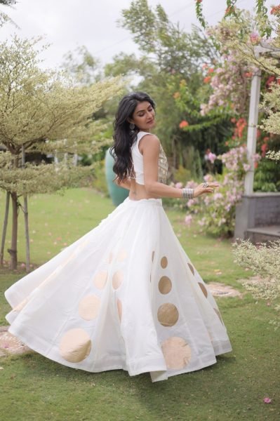 Recyclable White Party Wear Roman Silk Lehenga Choli with Sleeveless Mirror Lace Blouse Navratri Lehnega Choli