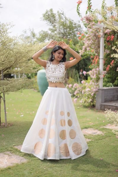Recyclable White Party Wear Roman Silk Lehenga Choli with Sleeveless Mirror Lace Blouse Navratri Lehnega Choli