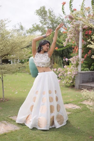 Recyclable White Party Wear Roman Silk Lehenga Choli with Sleeveless Mirror Lace Blouse Navratri Lehnega Choli