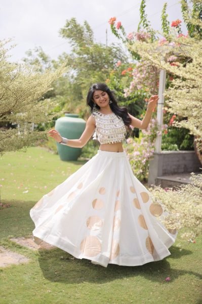 Recyclable White Party Wear Roman Silk Lehenga Choli with Sleeveless Mirror Lace Blouse Navratri Lehnega Choli