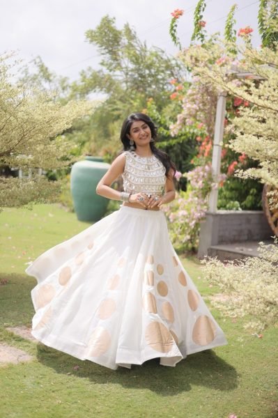 Recyclable White Party Wear Roman Silk Lehenga Choli with Sleeveless Mirror Lace Blouse Navratri Lehnega Choli