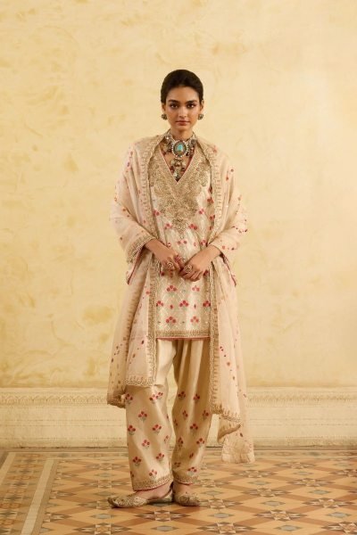 Refined Cream Chiffon Satin Embroidered Suit Set with Dupatta At Factory Price Kurti Set Ready To Wear Collection