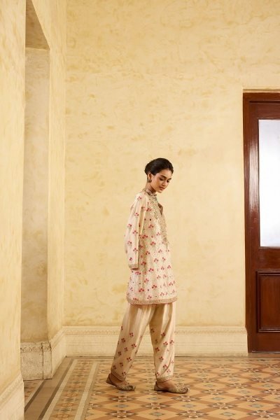 Refined Cream Chiffon Satin Embroidered Suit Set with Dupatta At Factory Price Kurti Set Ready To Wear Collection