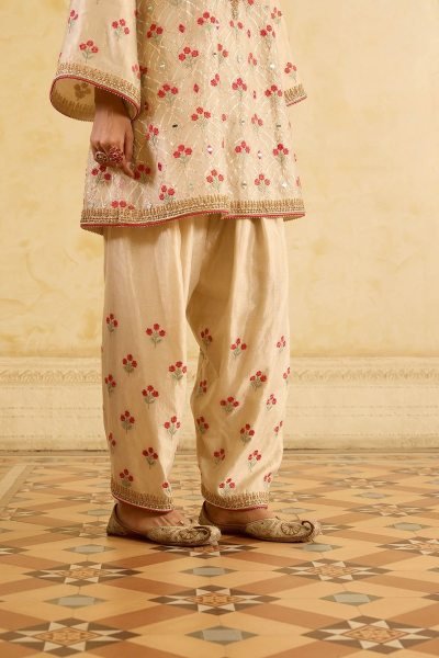 Refined Cream Chiffon Satin Embroidered Suit Set with Dupatta At Factory Price Kurti Set Ready To Wear Collection