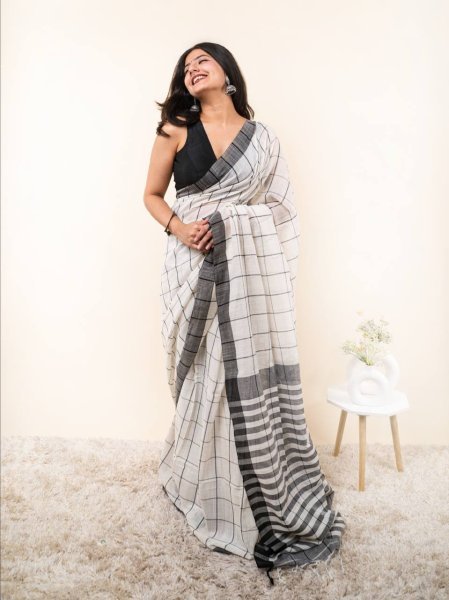 Refined White Linen Cotton Digital Print Saree with Contrast Color Border For Party Printed Cotton Sarees Wholesale