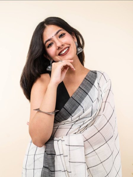 Refined White Linen Cotton Digital Print Saree with Contrast Color Border For Party Printed Cotton Sarees Wholesale