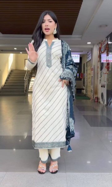 Rich White Muslin Suit Set with Digital Print Kurti Pant and Dupatta Printed Kurtis