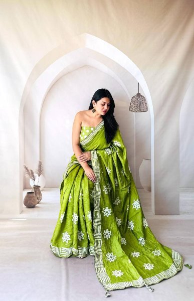 Royal Exports New Collection Cotton Batik Saree Stunning Design at Lowest Price in Surat Printed Cotton Sarees Wholesale