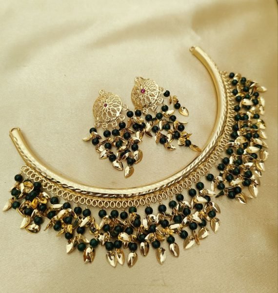 Royal Jadau Glow Antique Hasli Necklace Set with Earrings Fashion Accessories Wholesale