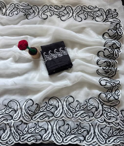 Seamless Balck Wedding Special Silk Saree with Embellished Pallu Design Silk Sarees Wholesale