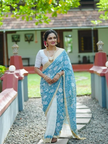 Seamless Sky Blue Linen Cotton Digital Printed Skirt Saree with Unstitched Blouse Printed Cotton Sarees Wholesale