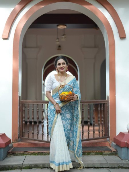 Seamless Sky Blue Linen Cotton Digital Printed Skirt Saree with Unstitched Blouse Printed Cotton Sarees Wholesale