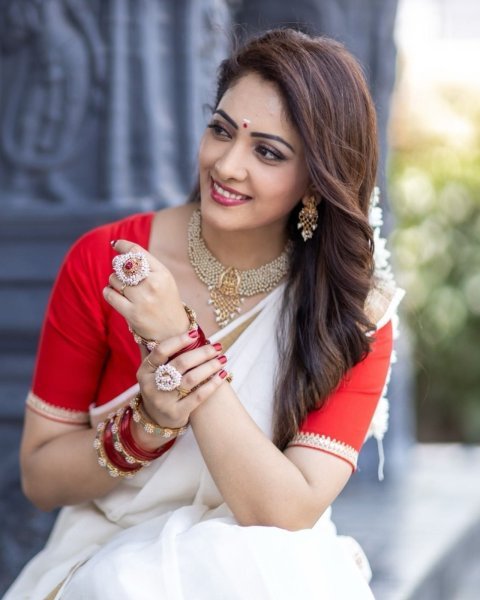 Seamless White Designer Soft Cotton Saree with Contrast Red Banglori Silk Blouse for Women Cotton Sarees Wholesale