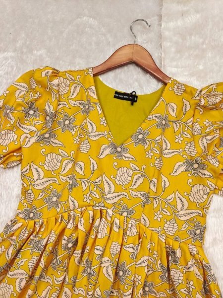 Beautiful Flower Kalamkari Printed  Short Kurti Tunics kurti