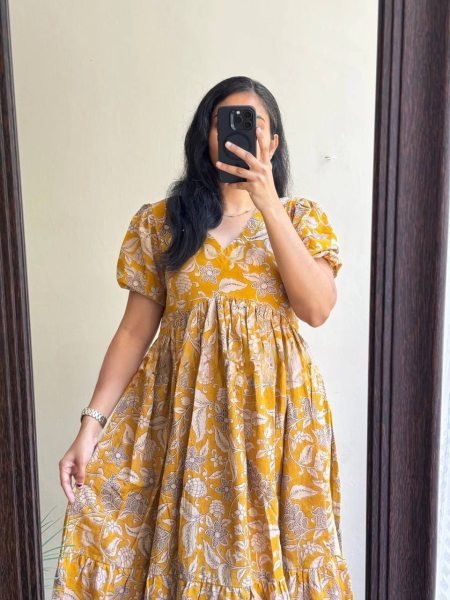 Beautiful Flower Kalamkari Printed  Short Kurti Tunics kurti