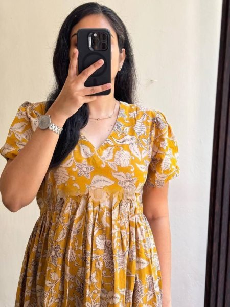 Beautiful Flower Kalamkari Printed  Short Kurti Tunics kurti