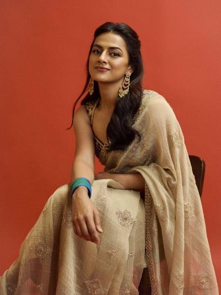 Shraddha Srinath Soft Crunchy Silk Designer Saree with Beads and Sequins Work Bollywood Fancy Sarees Wholesale