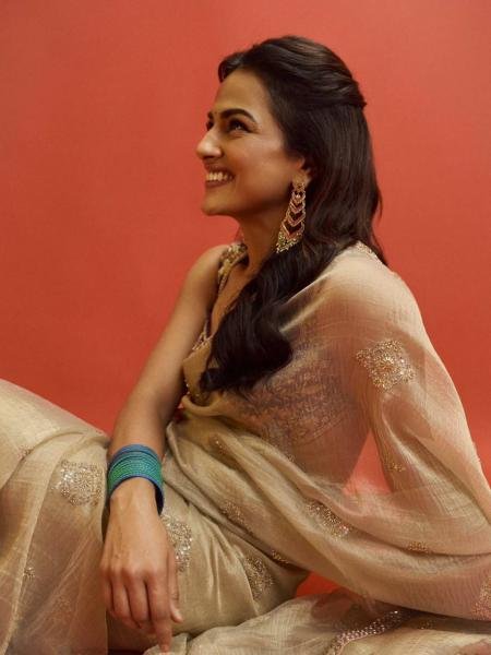 Shraddha Srinath Soft Crunchy Silk Designer Saree with Beads and Sequins Work Bollywood Fancy Sarees Wholesale