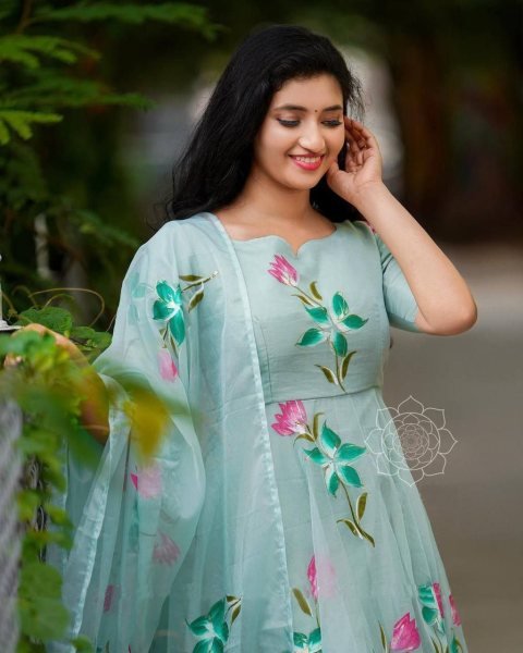 Simple   Elegant Floral Print Organza Kurti Dupatta Set Kurti With Dupatta Wholesale