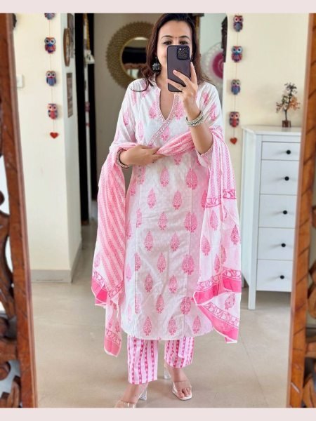 Simple  Straight Cotton Kurti and  Hand Embroidery Work with Mulmul Dupatta 3 Piece Kurti Set