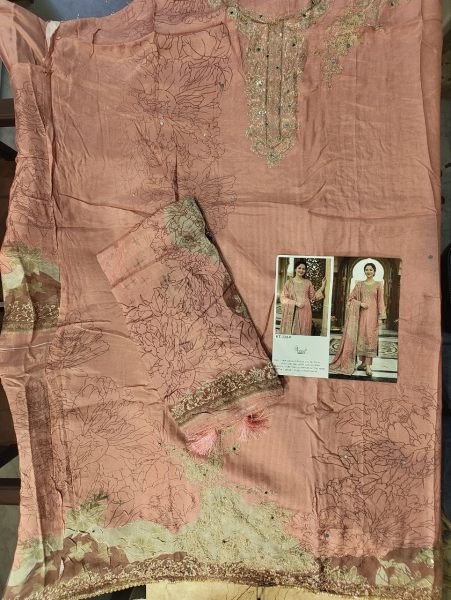 Sleek Dusty Pink Pure Maslin Digital Print Suit Set with Aari and Handwork Design Pakistani Suits Wholesale