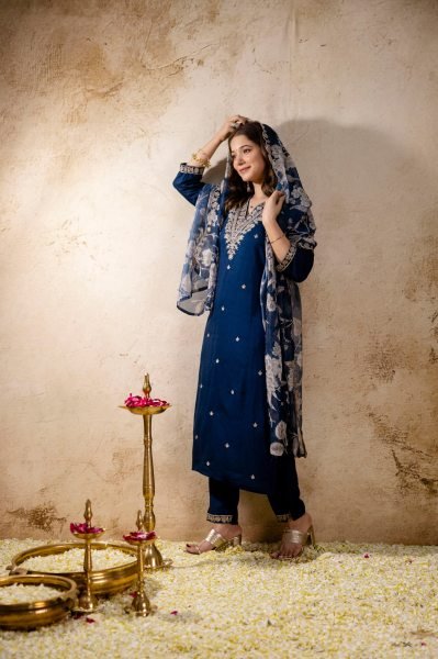 Sleek Roman Embroidered Straight Kurti Set With Original Manufacturer Rate Embroidery Kurtis 