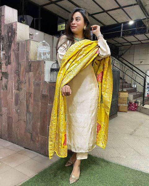 Smart-casual White Viscose Chanderi Suit with Yellow Jacquard Dupatta for Women 3 Piece Kurti Set
