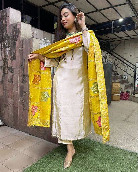 Smart-casual White Viscose Chanderi Suit with Yellow Jacquard Dupatta for Women 3 Piece Kurti Set