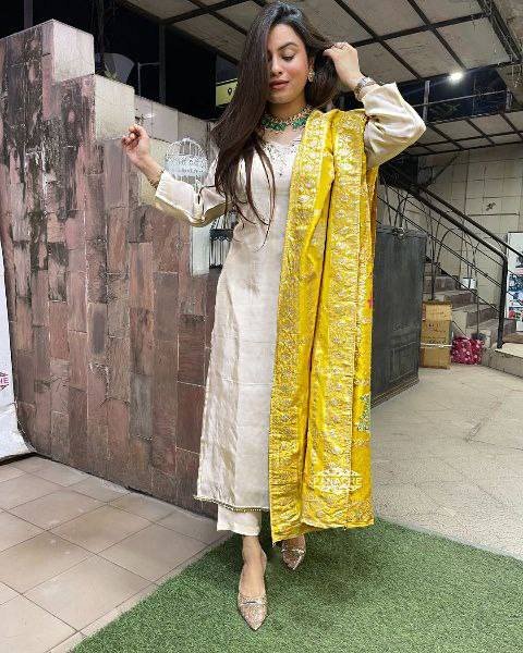 Smart-casual White Viscose Chanderi Suit with Yellow Jacquard Dupatta for Women 3 Piece Kurti Set