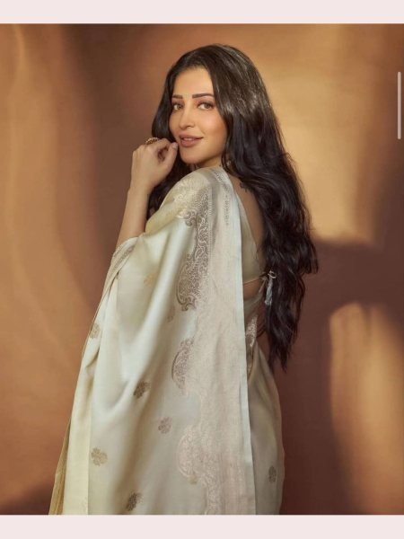 Shruti Haasan Organic Banarasi Saree with Jacquard Work: Soft Lichi Silk for Weddings Silk Sarees Wholesale