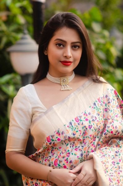 Soft silk saree with floral design  grand border   pallu  running blouse Patola Silk Sarees Wholesale