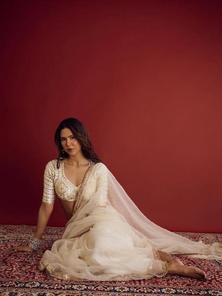 Sonam Bajwa White Color Soft Georgette Saree with Original Hand Charkhi Gotta Patti Work And Fully Stitched Blouse Bollywood Fancy Sarees Wholesale