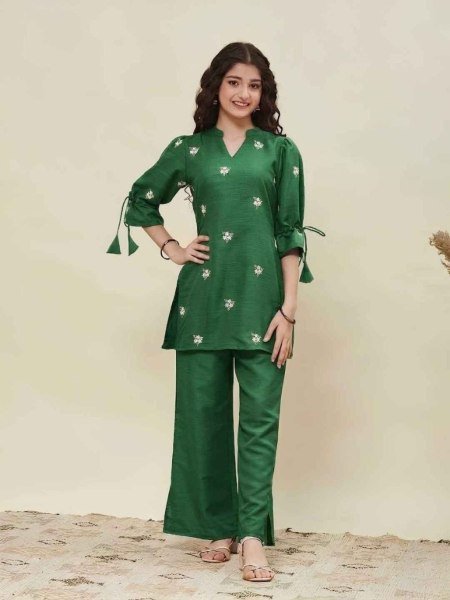 Sophisticated Green Cotton Blend Kids Kurta Set for Girls with Stylish Ethnic Wear Design Kurtis