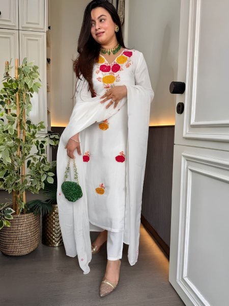 Sophisticated White Roman Chanderi Embroidered Kurti Pant Set with Organza Dupatta Kurtis