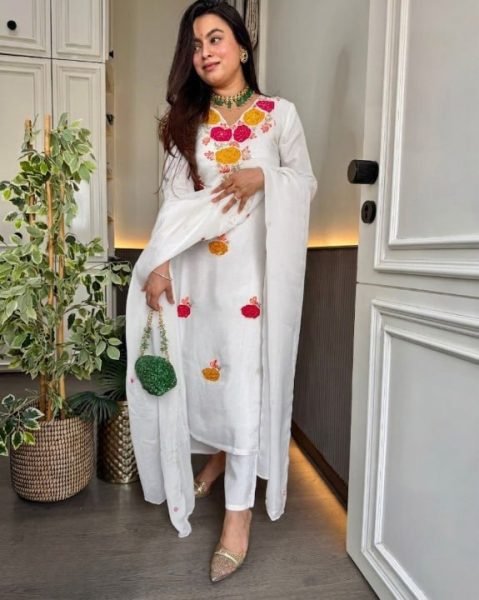 Sophisticated White Roman Chanderi Embroidered Kurti Pant Set with Organza Dupatta Embroidery Kurtis 