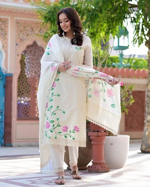 Straight chicken shifli work Hand Painted Kurti Pant Set Lucknowi Chikankari Kurtis Wholesale