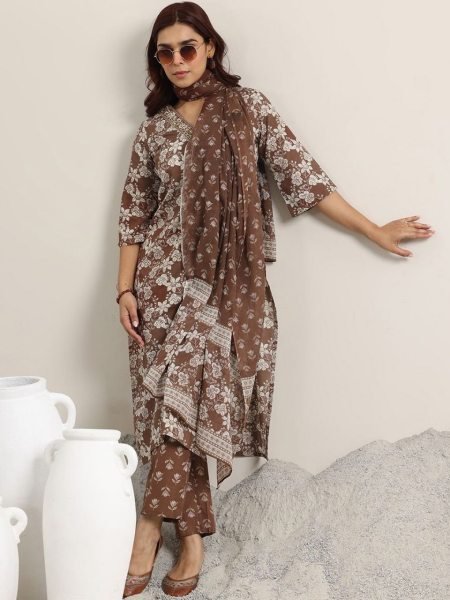 Street Style Printed Magic Cotton Kurti with Embroidered Neckline at Reseller Rate Cotton Kurtis Wholesale