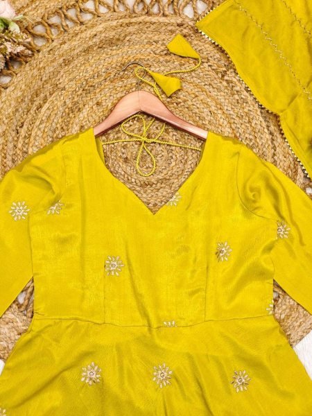 Stunning Anarkali Dress with matching   Timeless Elegance for Every Occasion Kurti With Dupatta Wholesale