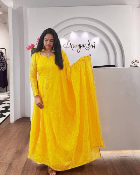 Stunning Anarkali Dress with matching   Timeless Elegance for Every Occasion Kurti With Dupatta Wholesale