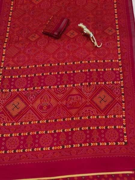 Stunning Hot Pink Traditional Print Mall Cotton Saree with Blouse Pieces  