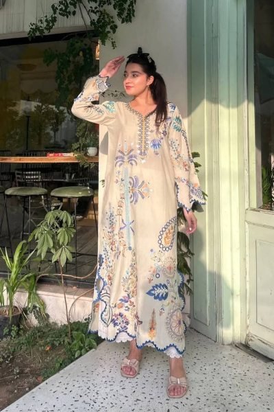 Stunning White Pakistani Star Silk Kurti Pant Dupatta Set with Real Mirror Work For Festival Wear Ready To Wear Collection