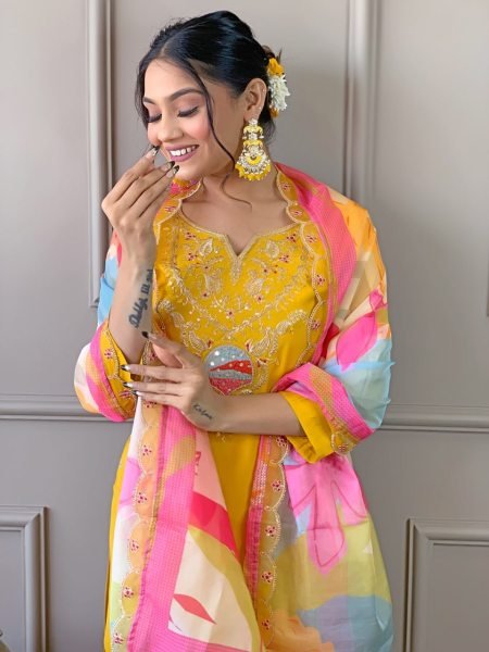Stylish 3-Piece Kurti Set for Festive and Wedding Wear 3 Piece Kurti Set