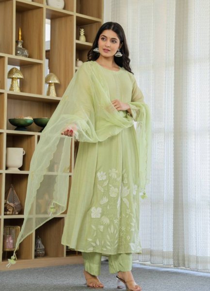 Stylish Chanderi Silk  floral kurti set with Organza Dupatta for Boutiques Kurtis