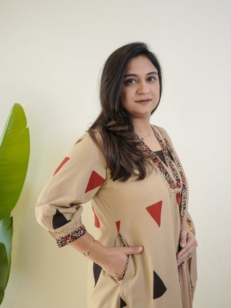 Stylish  Cream Jaipuri Cotton Kalamkari Printed Top Pant Dupatta Set for Daily and Office Wear Jaipuri Cotton Kurtis Wholesale
