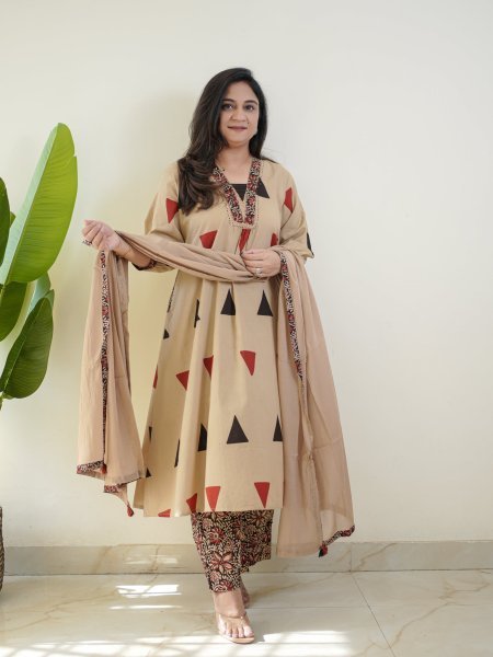 Stylish  Cream Jaipuri Cotton Kalamkari Printed Top Pant Dupatta Set for Daily and Office Wear Jaipuri Cotton Kurtis Wholesale