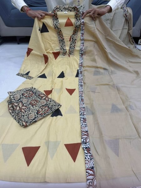Stylish  Cream Jaipuri Cotton Kalamkari Printed Top Pant Dupatta Set for Daily and Office Wear Jaipuri Cotton Kurtis Wholesale