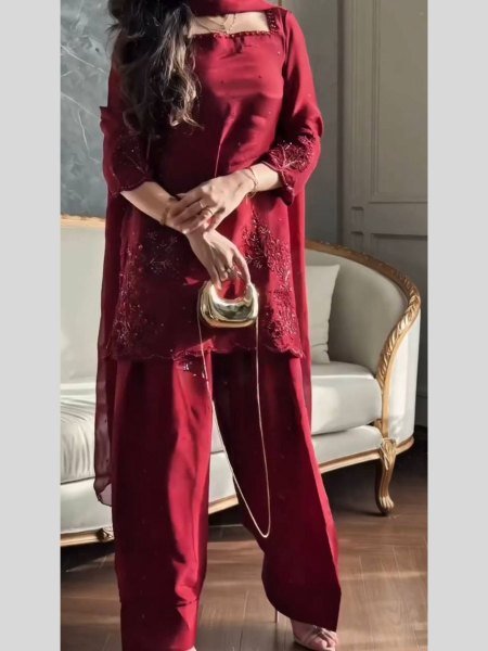 Stylish Embroidered Crepe Suit Set Luxe Look with Matching Dupatta 