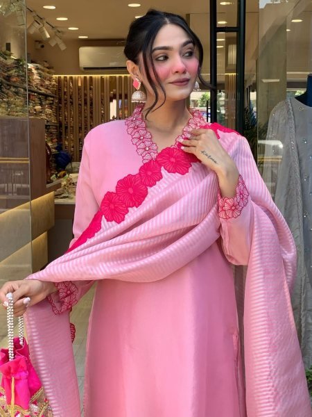 Stylish Embroidered Viscose Chanderi Kurti with Chinon Dupatta for Function Wear Kurtis