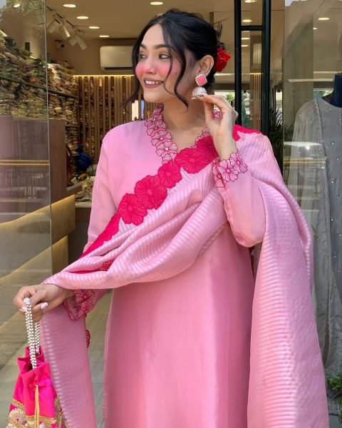 Stylish Embroidered Viscose Chanderi Kurti with Chinon Dupatta for Function Wear 3 Piece Kurti Set