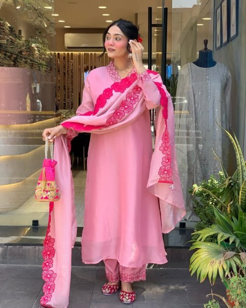 Stylish Embroidered Viscose Chanderi Kurti with Chinon Dupatta for Function Wear 3 Piece Kurti Set